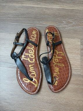 Sam Edelman Black Leather T-Strap Croc-Embossed Insole Sandals